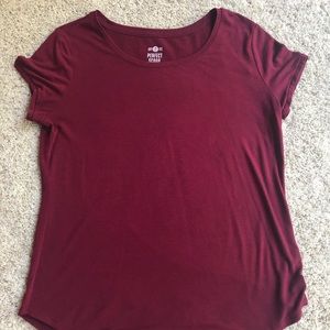 maroon t-shirt